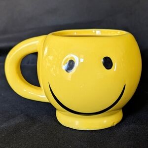 Bright Yellow Smiley Face Mug Cup 3"x5.5" 8oz